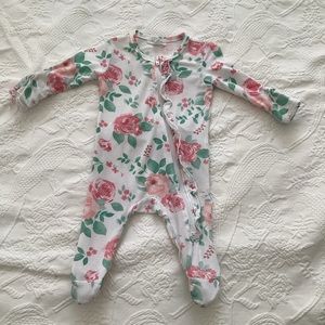 Angel Dear Ruffled Footie